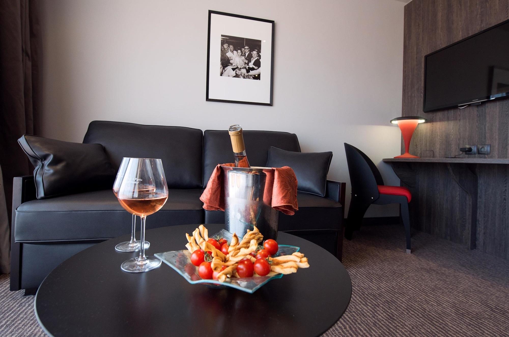 Best Western Premier Le Patio Des Artistes Wellness Jacuzzi Кан Екстериор снимка