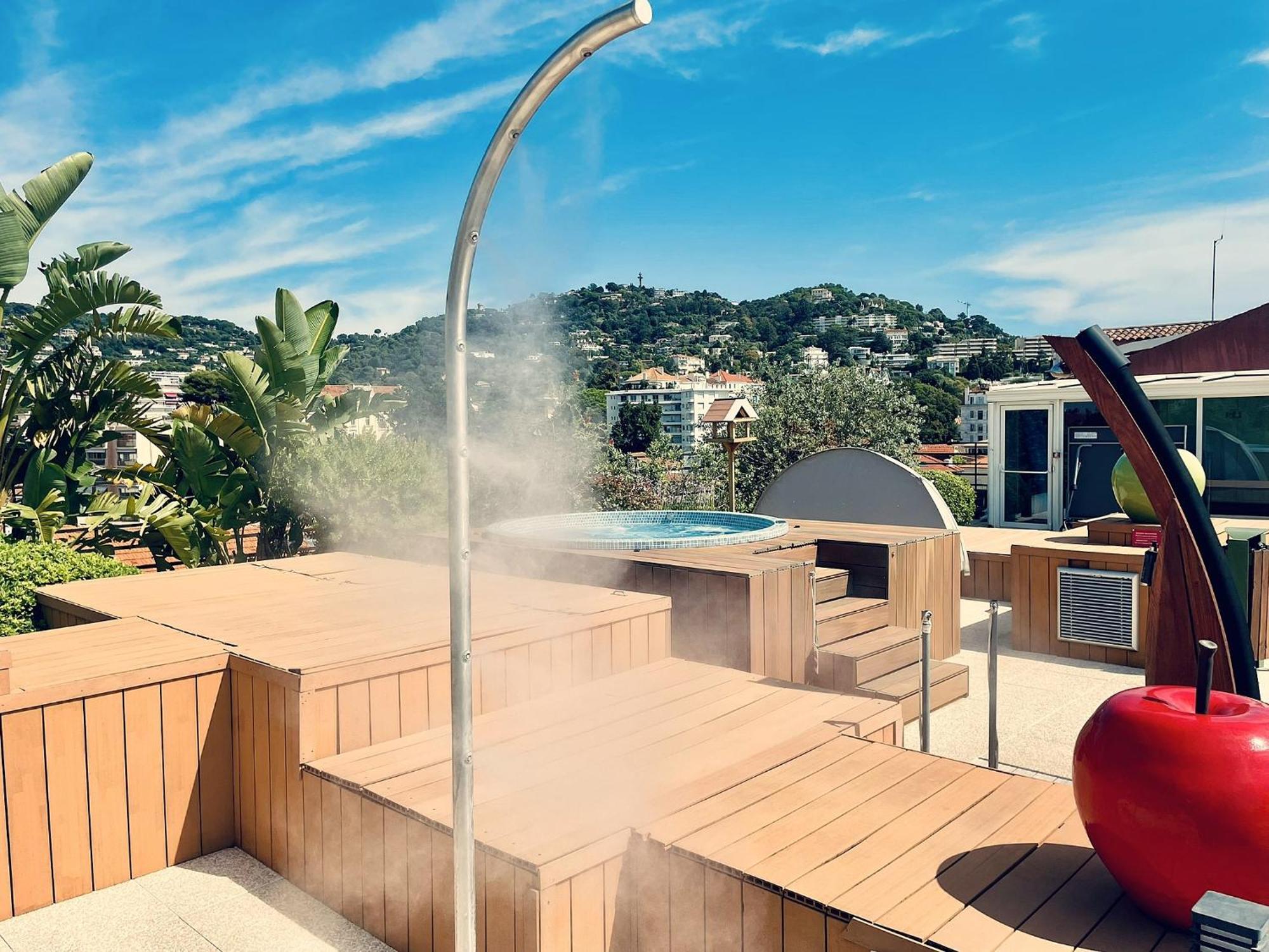 Best Western Premier Le Patio Des Artistes Wellness Jacuzzi Кан Екстериор снимка