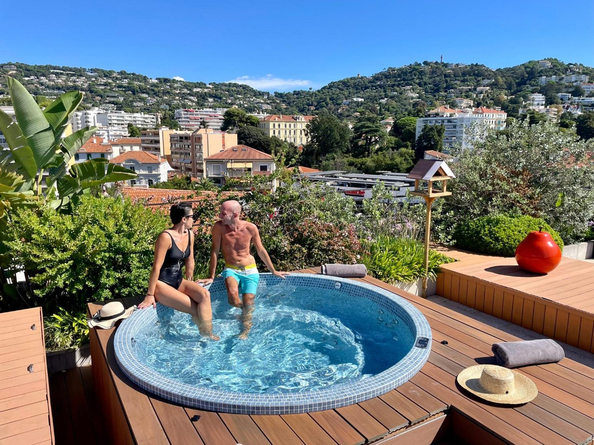Best Western Premier Le Patio Des Artistes Wellness Jacuzzi Кан Екстериор снимка