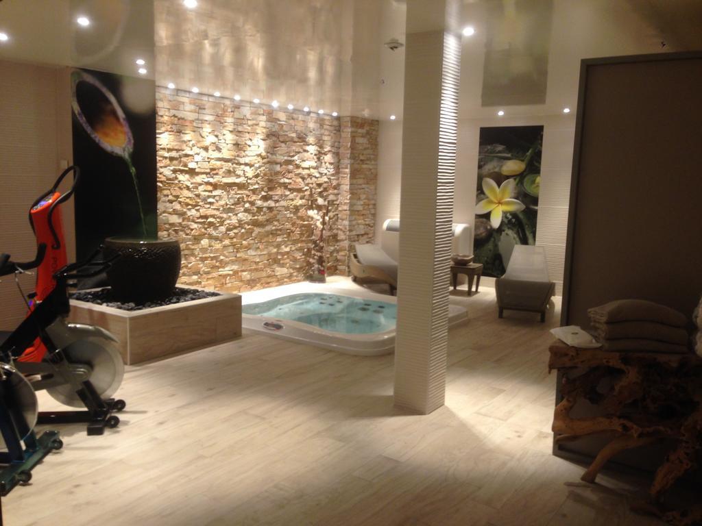 Best Western Premier Le Patio Des Artistes Wellness Jacuzzi Кан Екстериор снимка